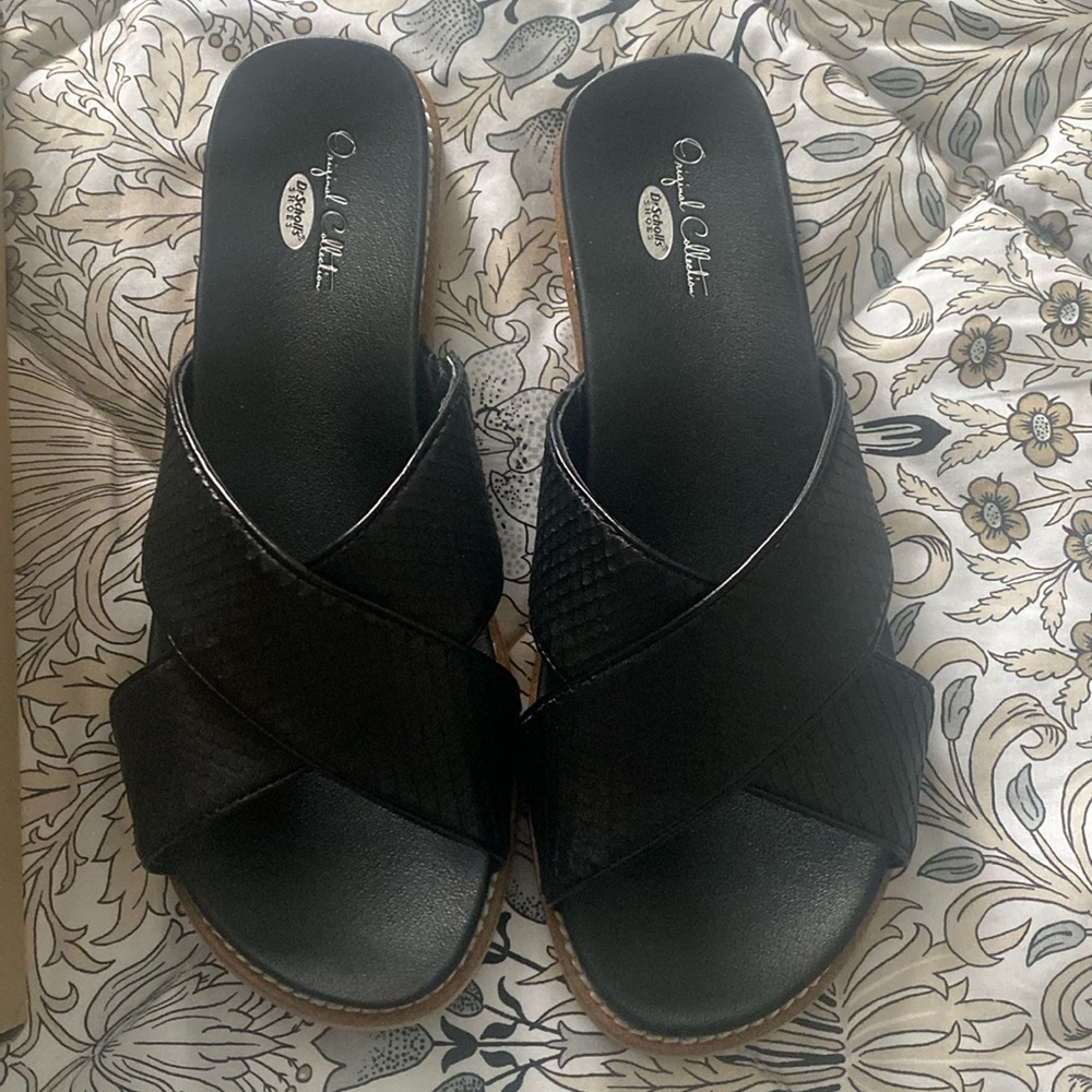 New in box, ladies Dr. Scholls Slide Sandals.